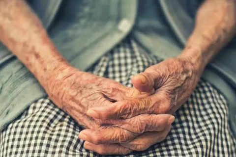 hands dexterity hearing aid use